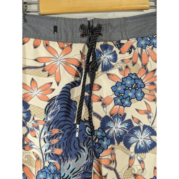 Quicksilver Floral Highline Silent Fury 19" Boardshorts Men Size 32 - Picture 4 of 11